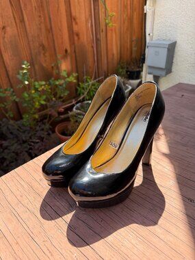 Mossimo Sox-Tab Black Faux Patent Heels 4.75' Platforms Pumps Sz 8.5